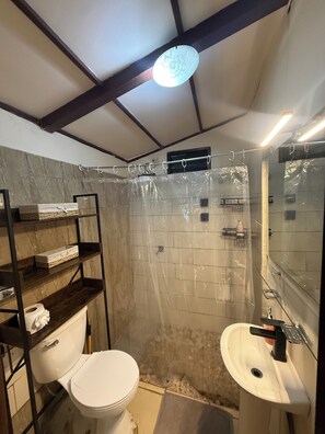 Handtücher, Seife, Toilettenpapier