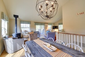 TV, fireplace, DVD player, books