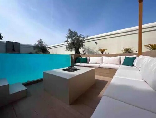Modern Villa , 5 BR+ Private Pool+BBQ & maid