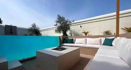 Modern Villa , 5 BR+ Private Pool+BBQ & maid