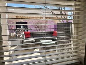 Smart TV, video games - Gorgeous house w/hot tub pool table gaming table next to amazing walking trail! (Albuquerque)