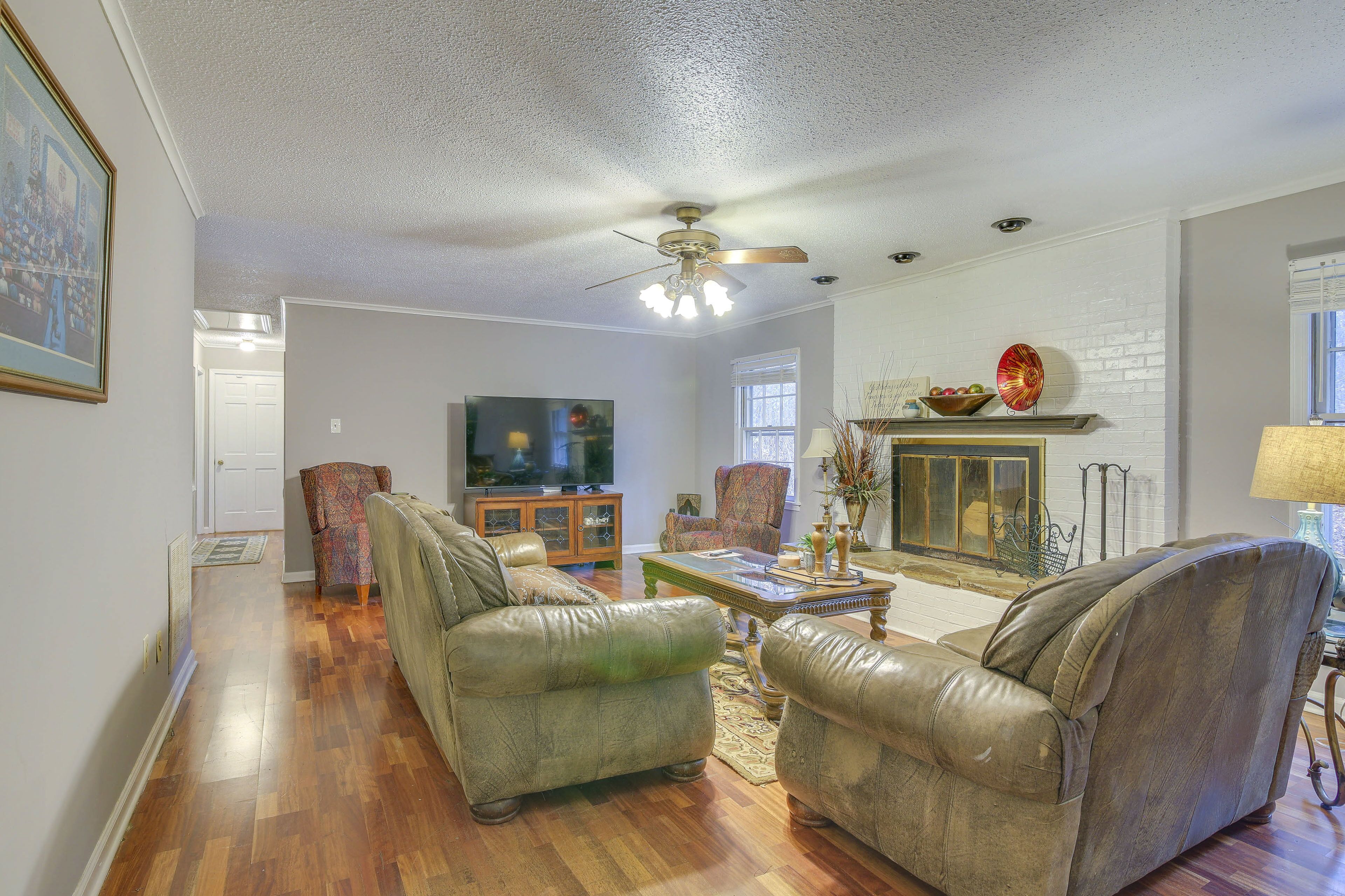Charming Tennessee Retreat w/ Fireplace & Grill!
