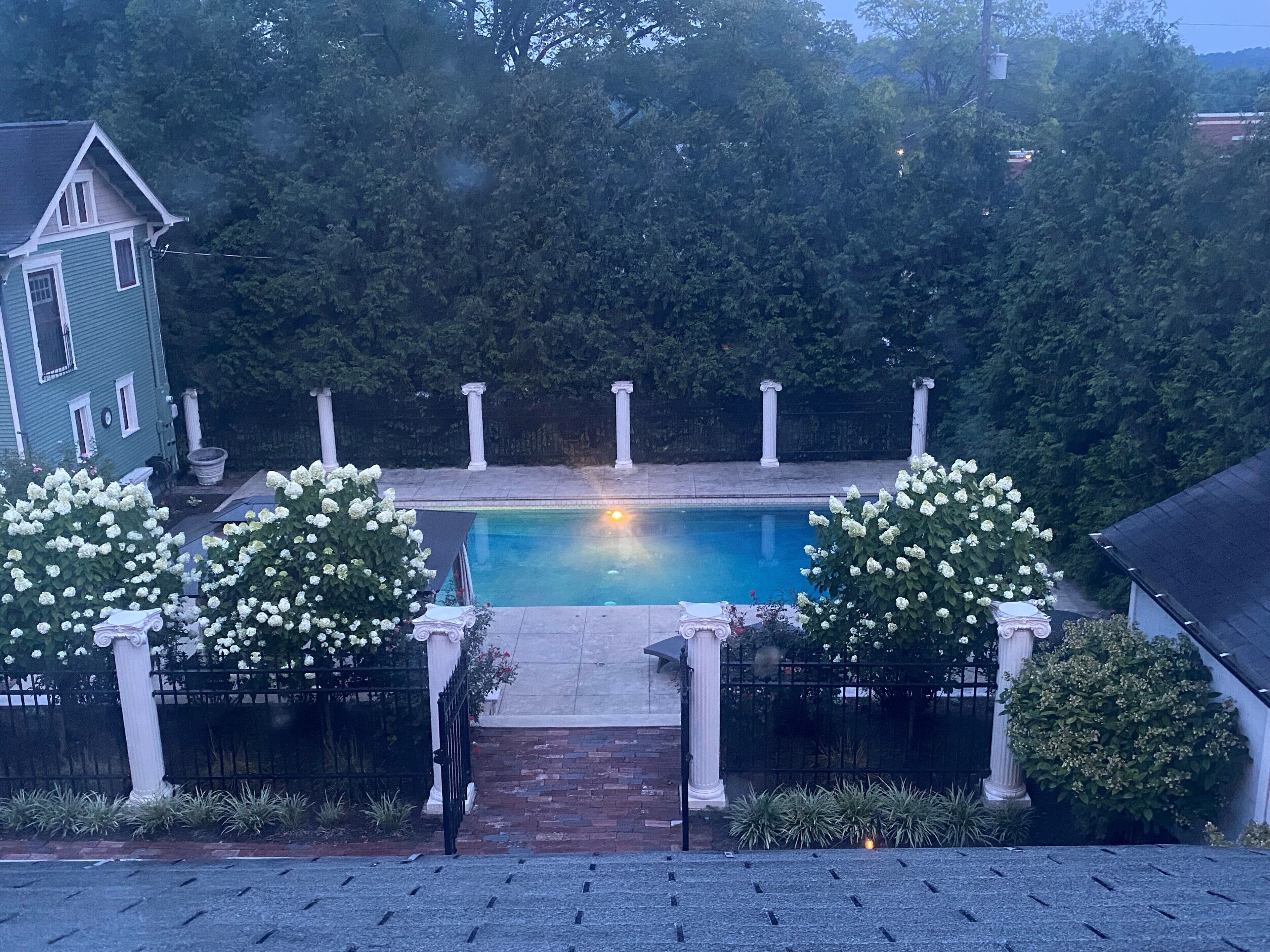  3 bdrm home, walking distance to OU & Court St. Pool, balcony, wi-fi, & parking