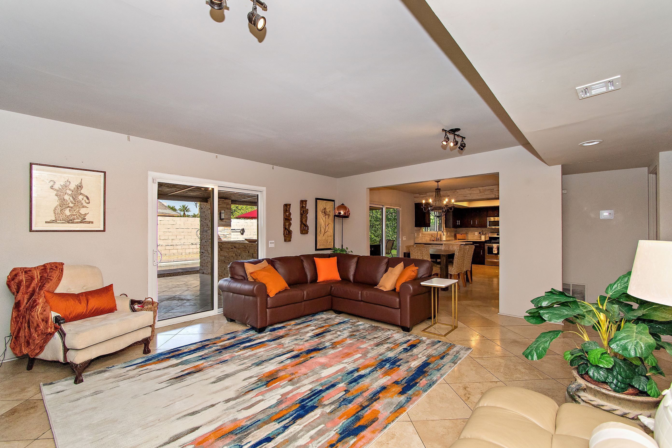 Cozy Comfy Haven with Sparkling Pool & Hot Tub