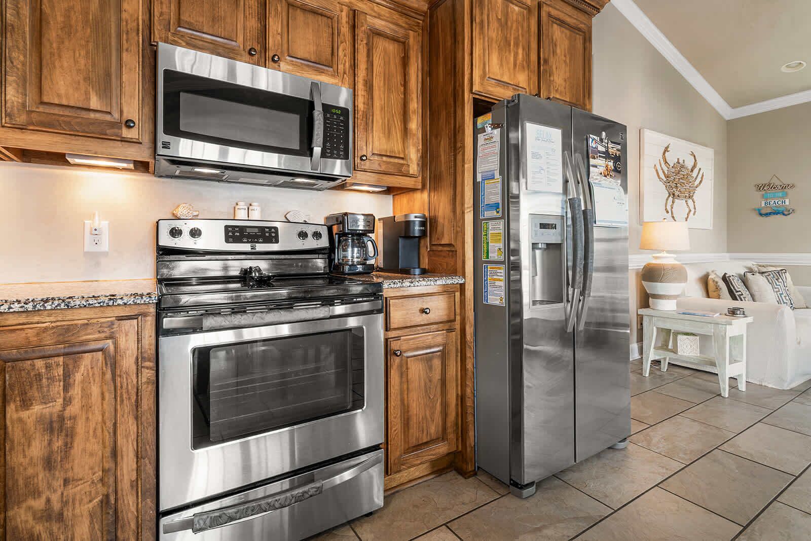 Kylskåp, mikrovågsugn, ugn och spishäll