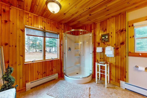 Serene dog-friendly nature retreat with large deck - near skiing, hiking & golf