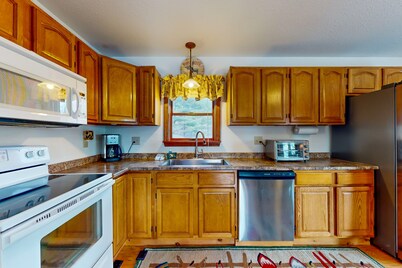 Serene dog-friendly nature retreat with large deck - near skiing, hiking & golf