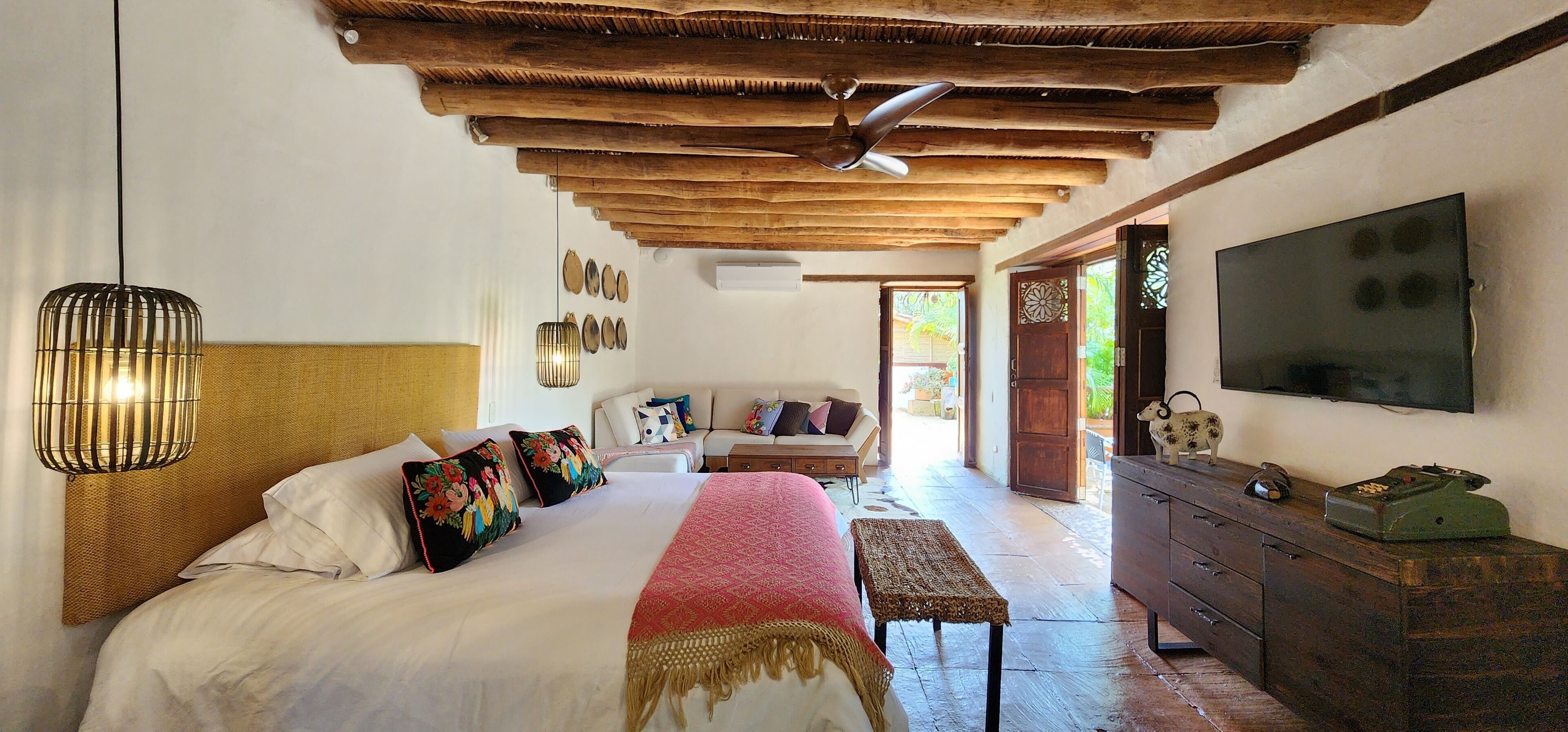 高级三人房 | 客房内保险箱、免费 WiFi