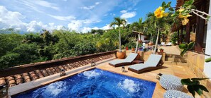 A rooftop pool with lounge chairs and potted plants. - Casa Yahri (Barichara)