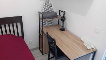 2 bedrooms, desk, iron/ironing board, free WiFi