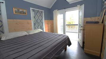7 bedrooms, WiFi, bed sheets