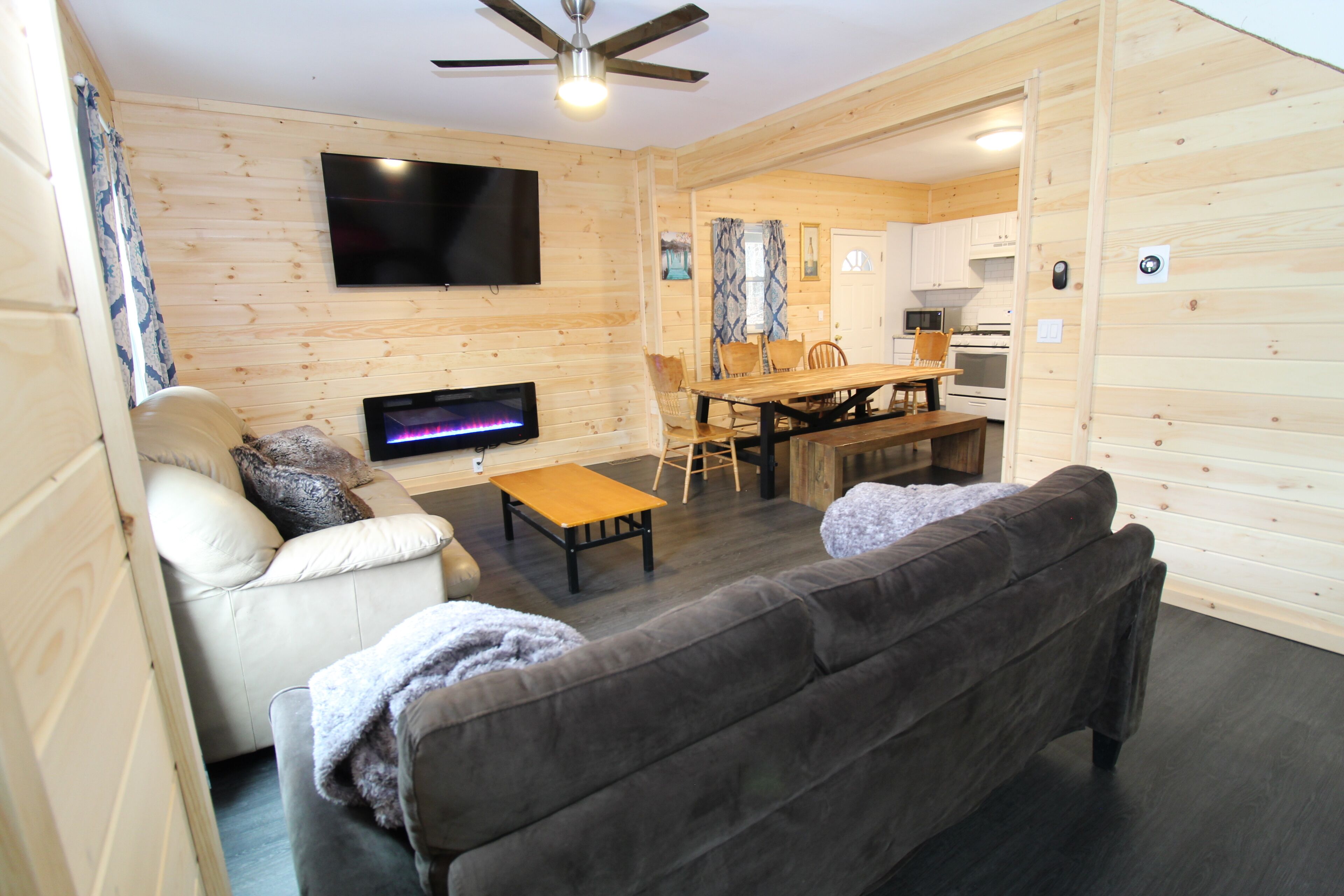 Una Smart TV, una chimenea