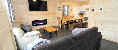 Una Smart TV, una chimenea