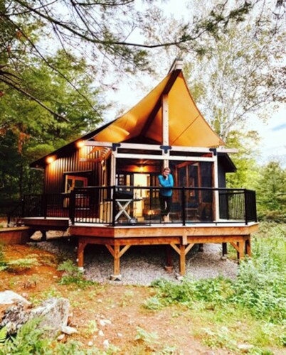 Pine Brae Eco-Resort: Off-grid cabin with lake access & private hiking trails