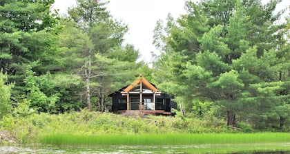 Pine Brae Eco-Resort: Off-grid cabin with lake access & private hiking trails
