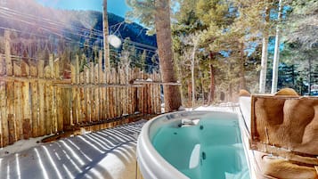 Tina de hidromasaje al aire libre