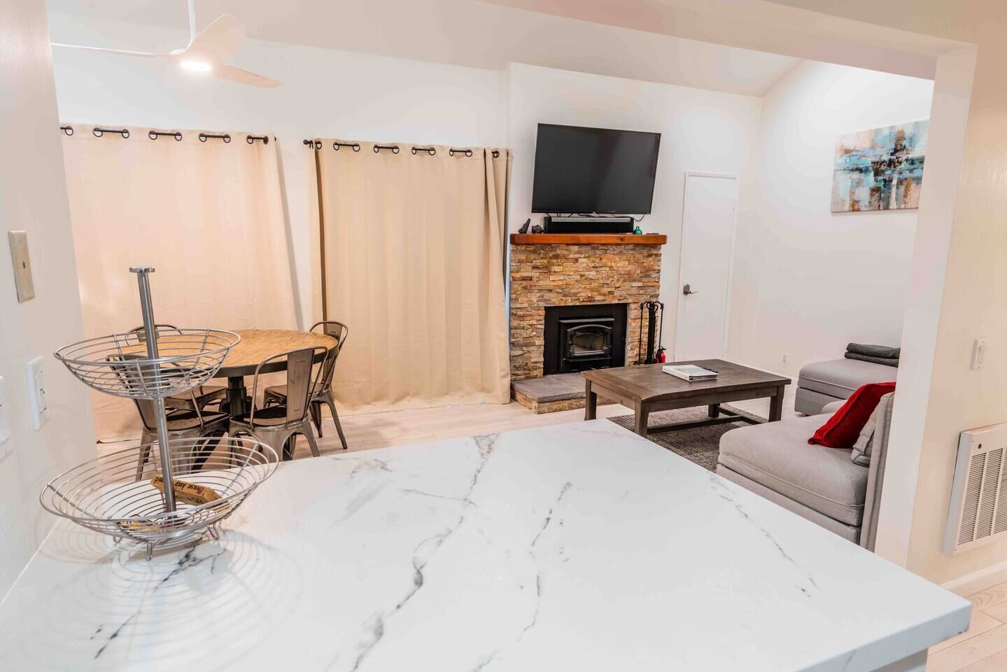 Smart TV, fireplace