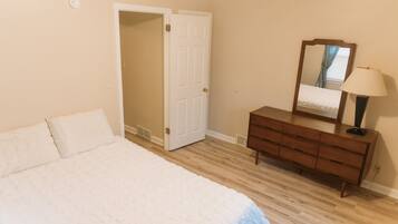 5 bedrooms, iron/ironing board, free WiFi, bed sheets