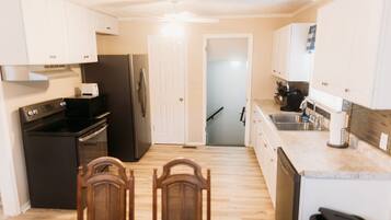 Fridge, microwave, stovetop