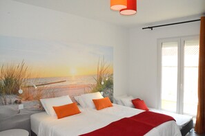 2 bedrooms, iron/ironing board, travel cot, Internet - Praia Dria: Beach fun and everything within reach (Armação de Pêra)