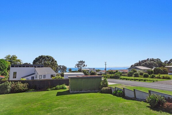 Property grounds - Back to the Beach Bach- Whole House- 4 guests- One price (Waiotahe)