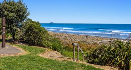 Back to the Beach Bach- Whole House- 4 guests- One price