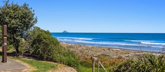 Back to the Beach Bach- Whole House- 4 guests- One price