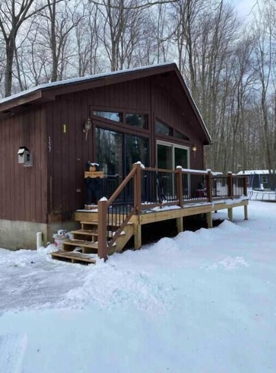Relaxing 3 bedroom cabin #1 at Deep Woods