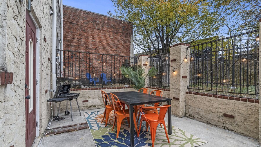 Charming Historic Gem Heart of Philly 2B