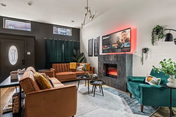 Television - Charming Historic Gem Heart of Philly 2B (Philadelphia)