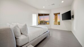 8 bedrooms, desk, iron/ironing board, travel cot