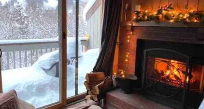 MOUNT SNOW CHALET/LOFT CONDO