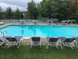 Utendørsbasseng