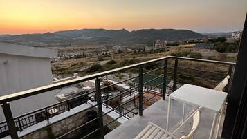 Villa Deluxe, 4 habitaciones, baño privado, vista a la montaña | Balcón