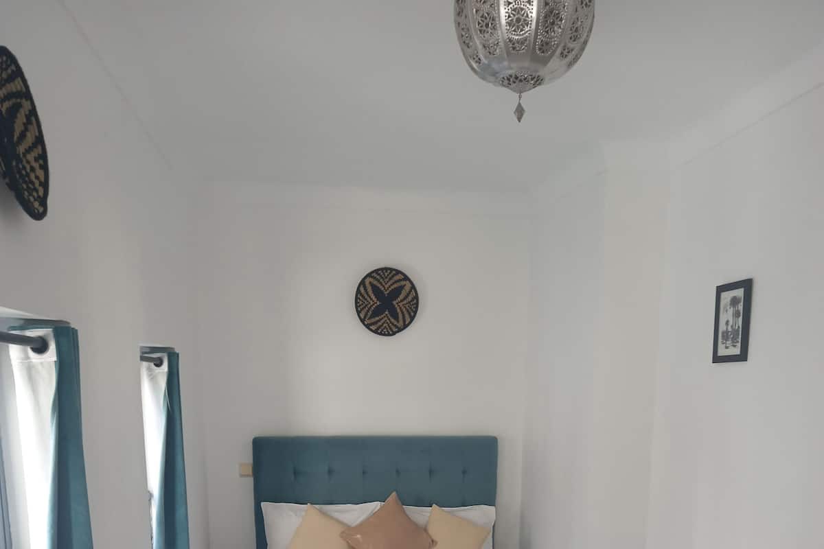 Chambre Dahlia Double | Iron/ironing board, free WiFi, bed sheets