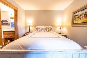 2 bedrooms, iron/ironing board, Internet, bed sheets