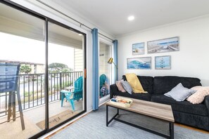 TV, offices - Ocean Villa B205 - Ocean Views from Balcony (Hilton Head Island)