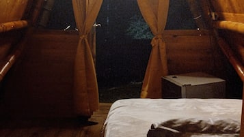 5 bedrooms, WiFi, bed sheets