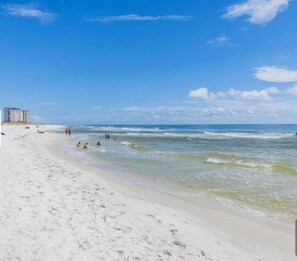 On the beach, sun loungers - Escape to “Serenity” in this Hidden Gem on the Beautiful Gulf Coast  (Gulf Shores)