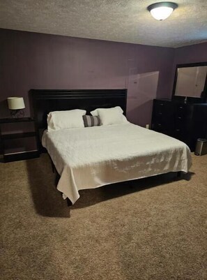 4 bedrooms, desk, iron/ironing board, travel crib