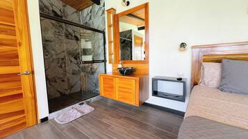 1 bedroom, desk, WiFi, bed sheets