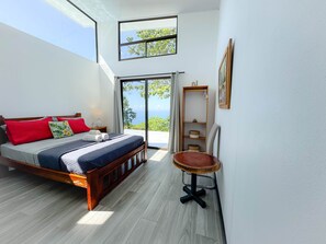 4 bedrooms, desk, WiFi, bed sheets