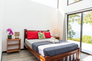 4 bedrooms, desk, WiFi, bed sheets