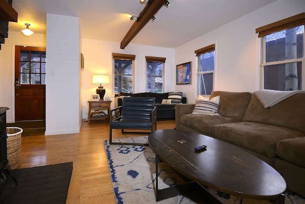 TV, fireplace, offices