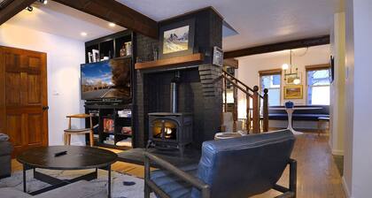 Bluebird Retreat/Fantastic Cottage Style Home Next to Coal Creek! Walk to it All