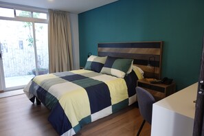 5 bedrooms, WiFi, bed sheets