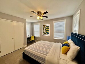 4 bedrooms - 4BR/2BA in S. Central w/8+beds & 10 min to DT/SoCo

 (Austin)