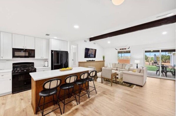 Interior - Austin Poolside Oasis Near DT

 (Austin)