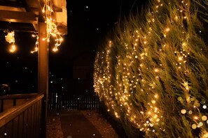 Property grounds - Christmas house near Bucharest, perfect fit for your family! (Potlogi)