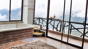 Decoración personalizada, muebles diferentes y escritorio 